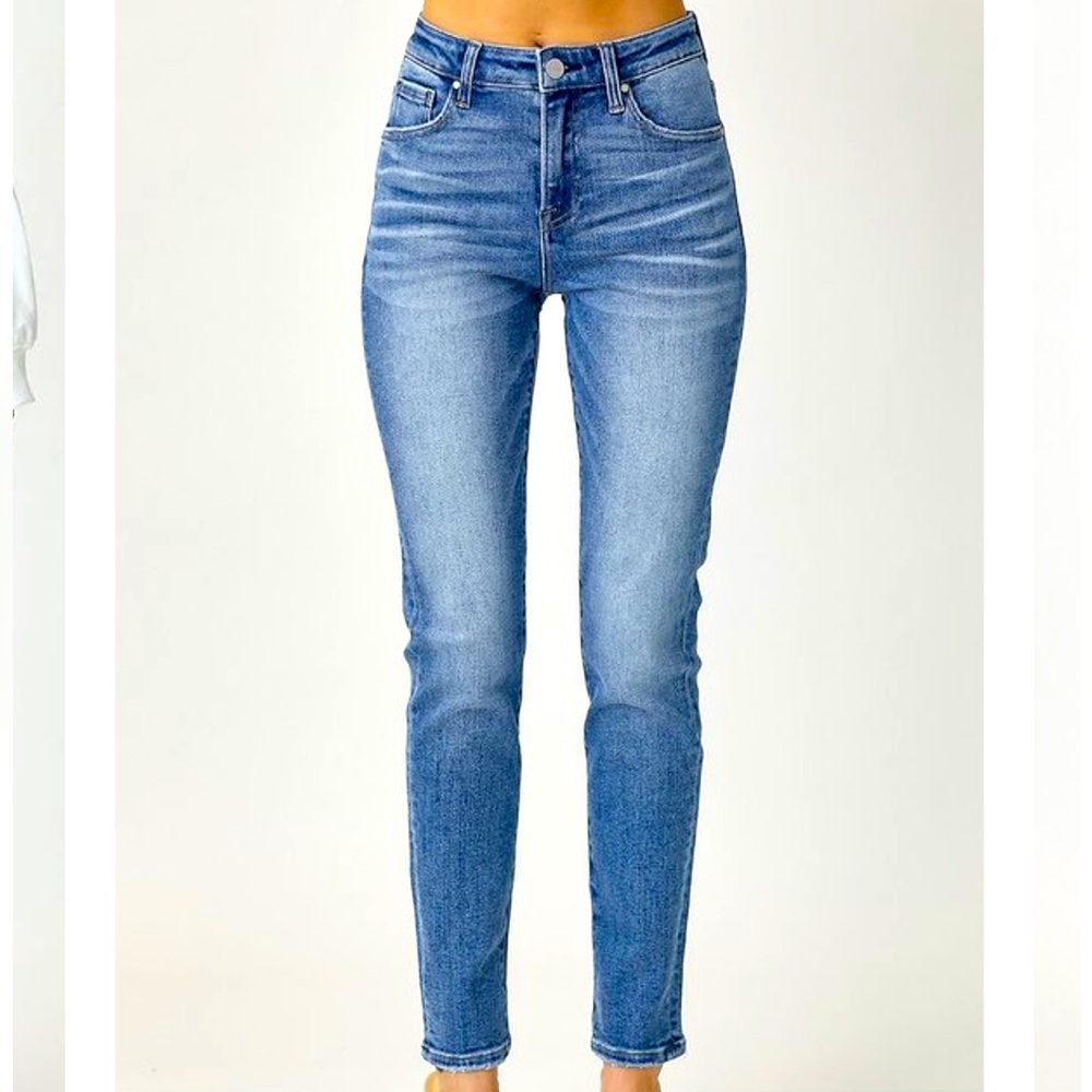 Risen Straight Leg Jeans